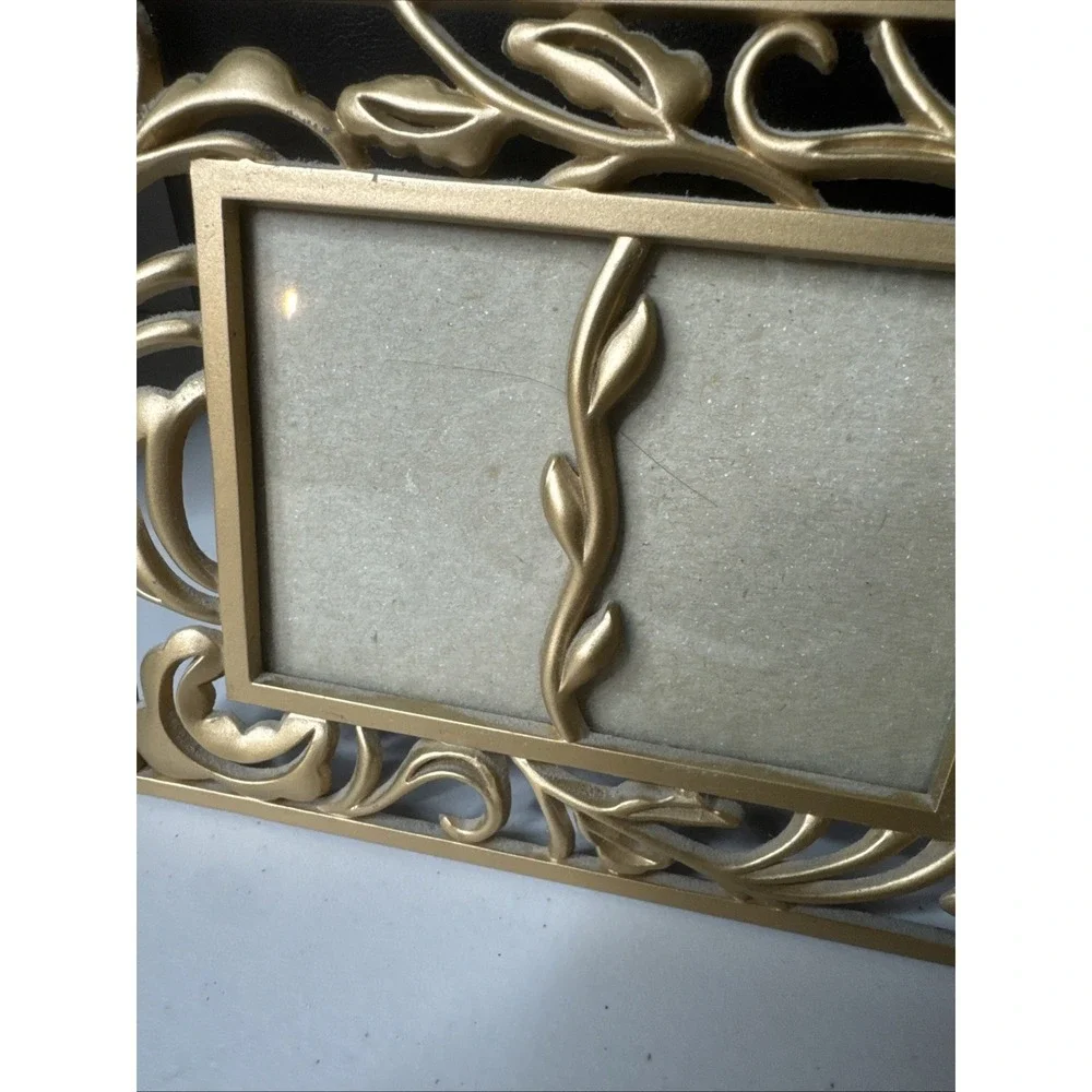 VINTAGE !!!  2 in 1 - GOLD Tone Metal PHOTO FRAME with LEAVES Size: 4.5